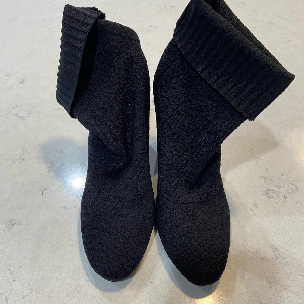 CHARLES by Charles David knit bootie size 7 1/2
